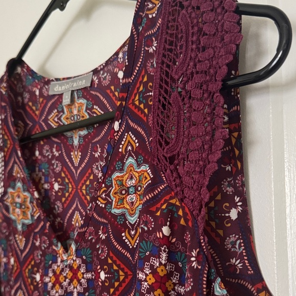 Daniel Rainn Women's Burgundy Patterned Blouse - Picture 3 of 6